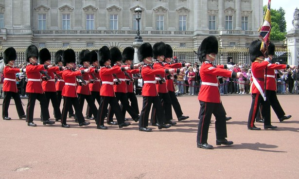 Changing-of-the-guard-at-Buckingham-Palace