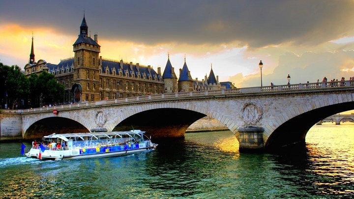 Cruise-on-the-Seine