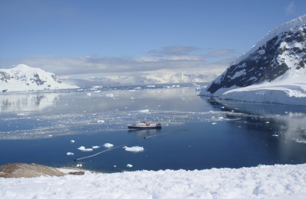 Cruises-in-the-Antarctica