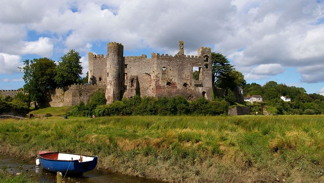 The-Castle-of-Laugharne-in-Wales-1