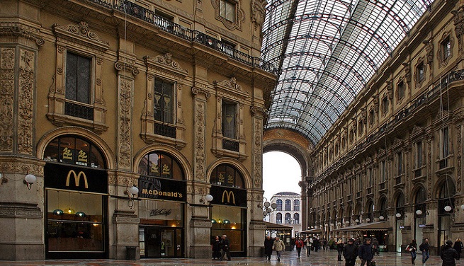 The-McDonald-of-Galleria-Vittorio-Emanuele-II-changes-its-location