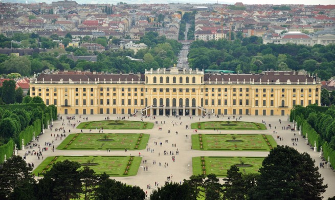 The-Schonbrunn-Palace-in-Vienna