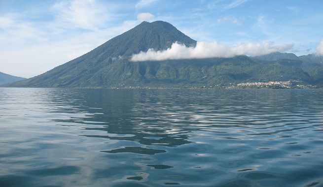 The-spectacular-Lake-of-Atitlan-in-Guatemala-1