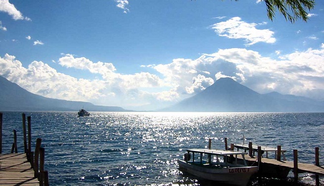 The-spectacular-Lake-of-Atitlan-in-Guatemala-2