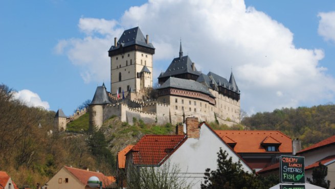 The-spectacular-Karlstein-castle-in-Prague-1