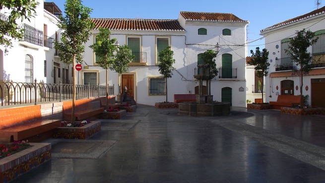 The-beautiful-town-of-Salobrena-in-Granada-3