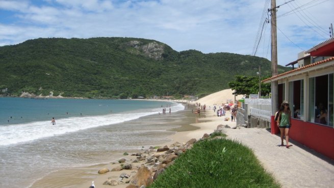 The-Beach-of-the-English-the-most-famous-of-Florianopolis-1