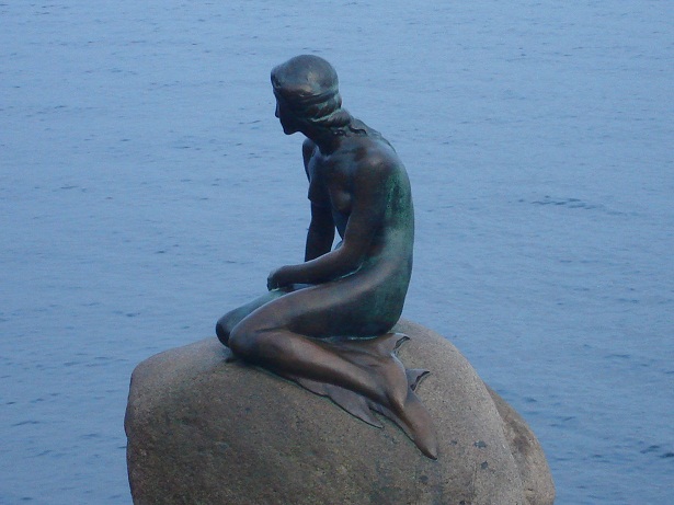 The-Little-Mermaid-the-symbol-of-Copenhagen