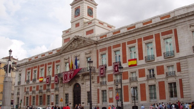 The-famous-Puerta-del-Sol-de-Madrid-1