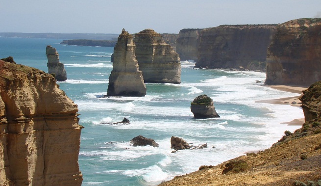 The-beach-of-the-Twelve-Apostles-in-Australia