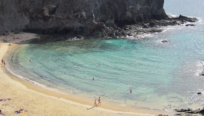 The-best-beaches-and-coves-of-Lanzarote-10