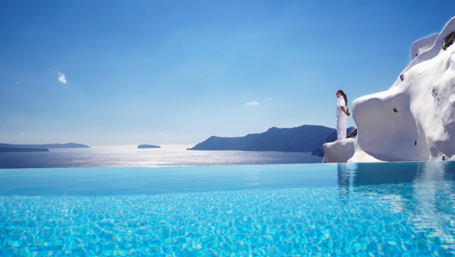 The-hotels-with-the-most-spectacular-pools-in-the-world-1