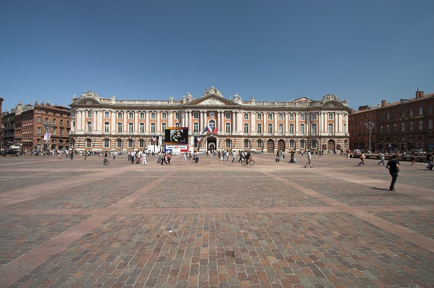 Place_du_capitole_Toulouse