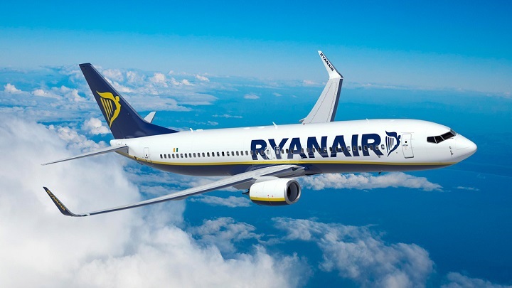 Ryanair-plane-flying