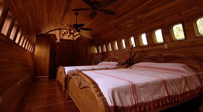 A-luxury-suite-in-the-fuselage-of-an-airplane2
