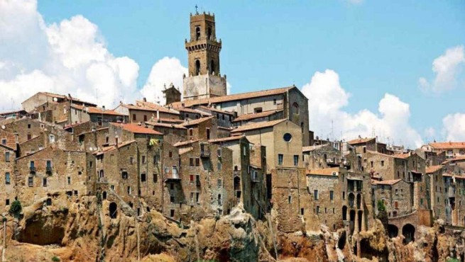 Traveling-to-Pitigliano-in-Italy-1