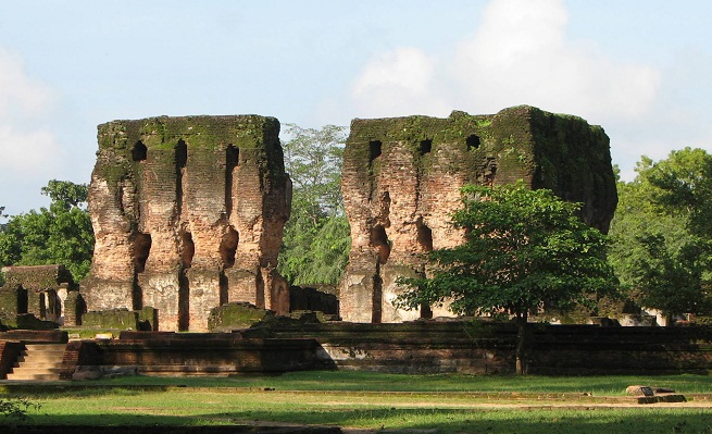 Travel-to-Polonnaruwa-Sri-Lanka-1