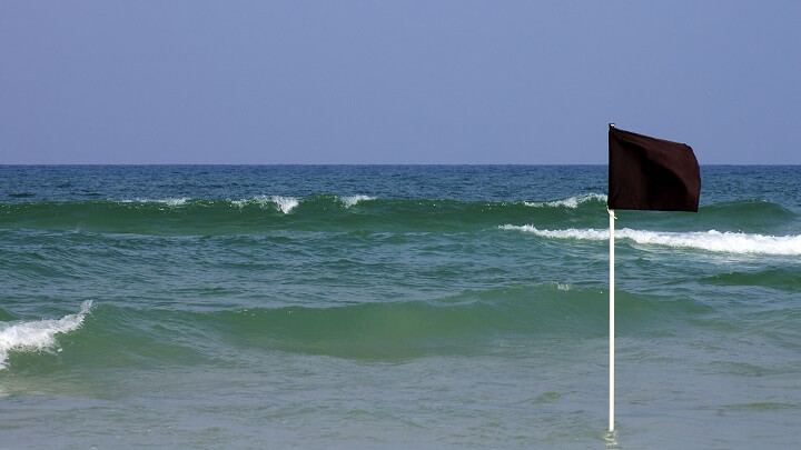 black-flag-beach