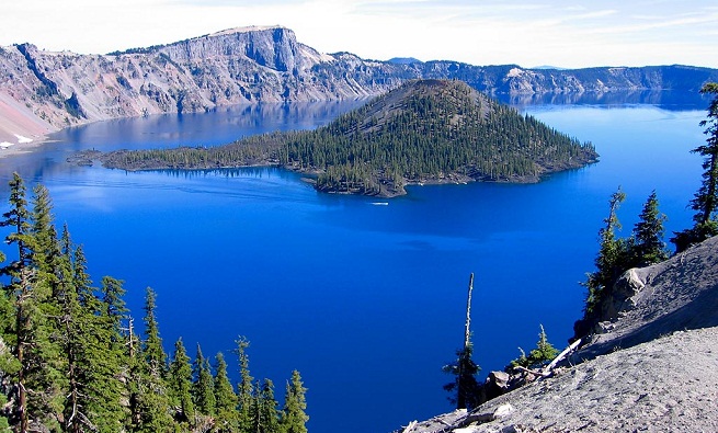 the-crater-lake-in-oregon-1