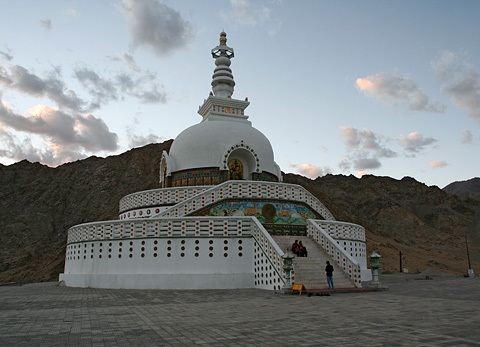 shanti_stupa